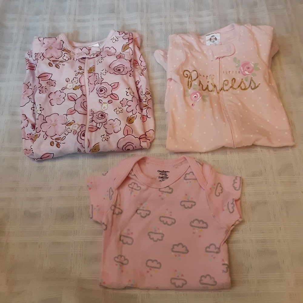 2 NB Girl's Sleepers & 1 Onesie by Gerber 100% Cotton Organic Onesie